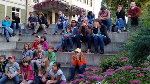 Aufmerksame ZuhörerInnen während des Vortrags