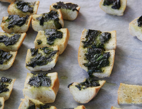 Brötchen mit selbst gesuchten Kräutern