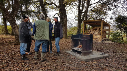 Nach getaner Arbeit wird der Grill eingefeuert
