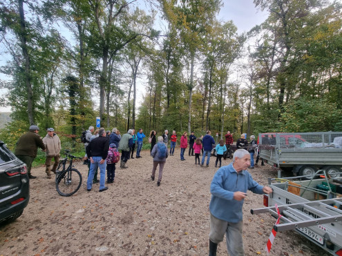 Besammlung beim Parkplatz Vita-Parcours