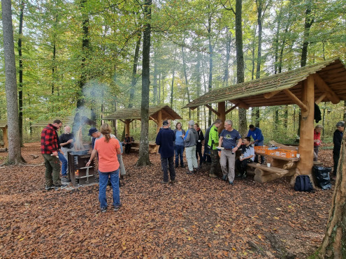 Gemeinsames Mittagessen zum Abschluss des Arbeitseinsatzes