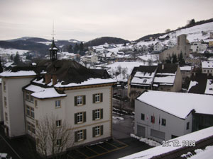 Das verschneite Bubendorf. Blick Richtung Südwesten