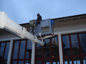 Sogar die Weihnachtsbeleuchtung am Türmchen des Schulhauses brannte noch...