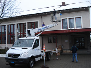 Feinfühliges Steuern war gefragt, um die Dachrinne nicht zu beschädigen