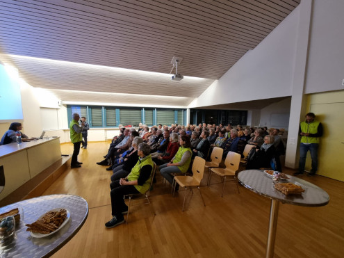 Präsident Thomas Aebischer bei der Begrüssung des zahlreich erschienenen Publikums